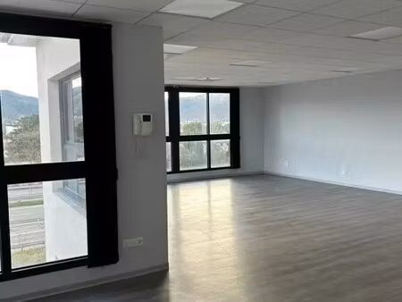 location bureaux 108 m²