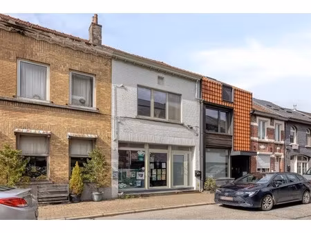 handelspand met appartement boven