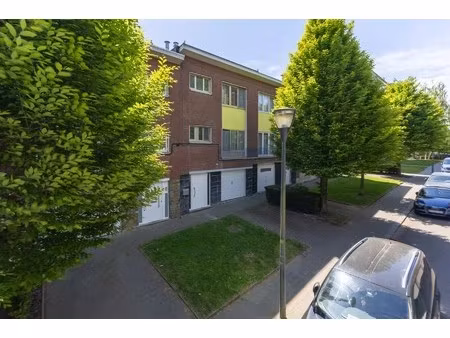 gunstig gelegen woning met 3 slaapkamers  bureel en tuin