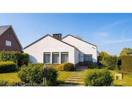 gezinswoning met 4 slaapkamers en mooie tuin