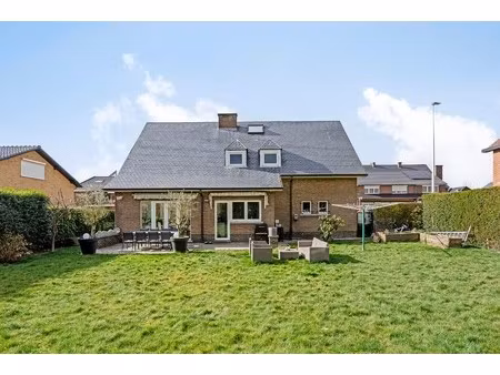 ruime gerenoveerde vrijstaande woning nabij centrum halle