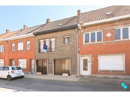 knusse eengezinswoning met tuin nabij het centrum van izegem