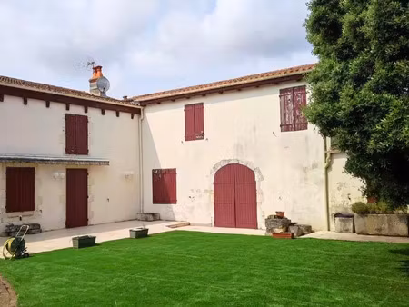 vente maison 11 pièces 255 m² la rochelle (17000)