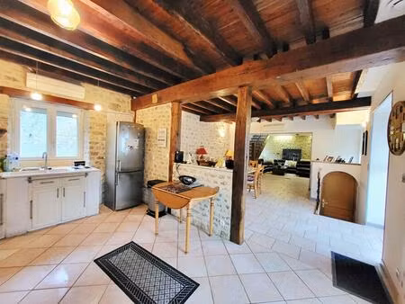maison en pierre 4 chambres  avec dépendances