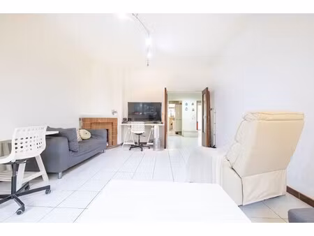eu-wijk appartement te renoveren  2 slpkmrs  terras  epc c+
