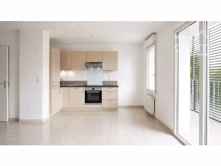 à vendre – bel appartement t3 traversant de 62 m² avec balcon et garage box