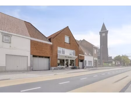 handelswoning met bouwmogelijkheden achteraan