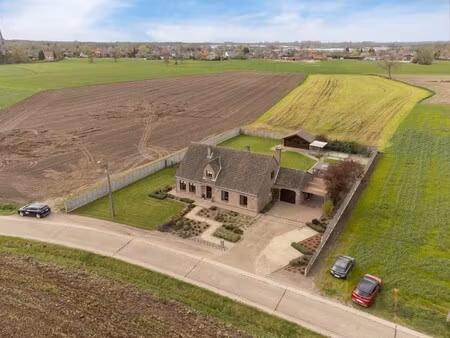 rustig gelegen gezinswoning met 5 slaapkamers op een perceel van 1.782m².