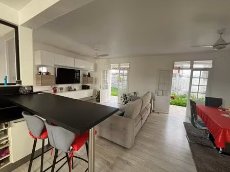 maison mitoyenne 3 chambres avec jardin – petit pérou  les abymes