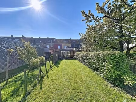prachtige gezinswoning met 3 slaapkamers en grote tuin in hartje sint-niklaas!