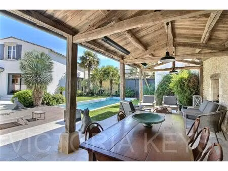 immobilier île de ré - maison à vendre au centre village avec piscine - le bois plage en r