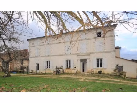 maison de maître dans un hameau au calme
