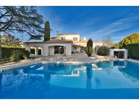 villa d'architecte sur une parcelle de 1900 m²