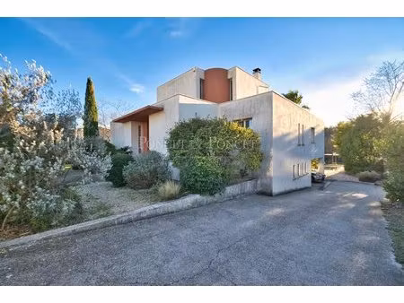 villa d’architecte avec piscine sur 2 500 m² sans vis-à-vis
