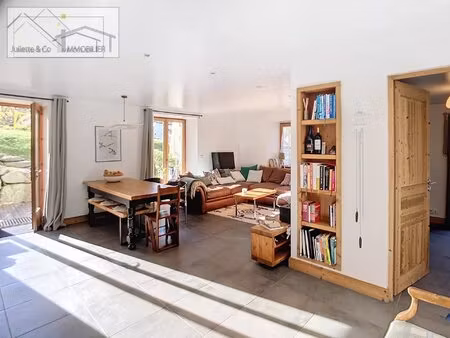 appartement lumineux aux bossons avec cheminée