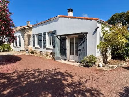 maison avec parc arboré et dépendances