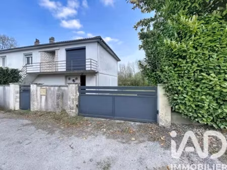 maison à magné (79460)