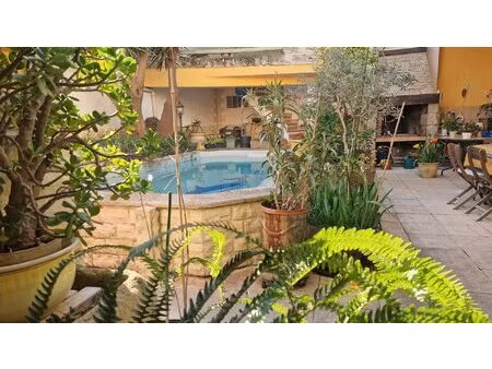 aigues-mortes  viager occupe - grand appartement - garage - piscine