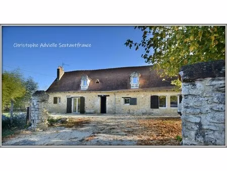 périgourdine en pierres  rénovée  3 chambres et un bureau sur terrain de 1820 m2 environ