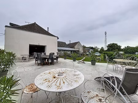 vente maison 8 pièces  200.00m²  châtelain