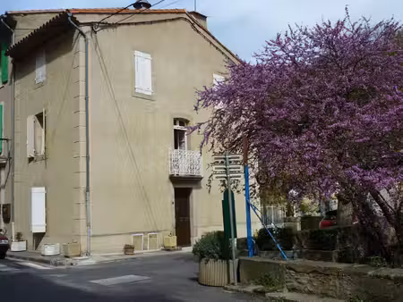 maison de village avec terrasse et balcon