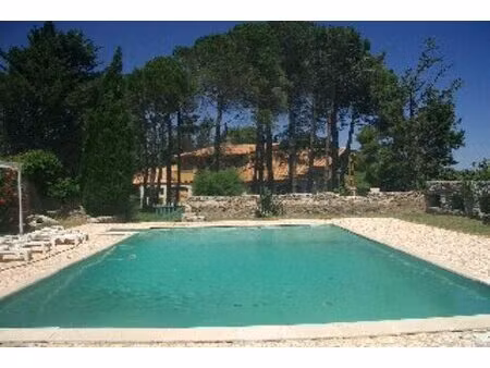 propriété pieds dans l'eau.
