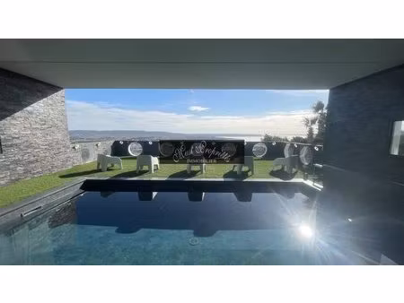 villa californienne de 300 m2 face a la mer.