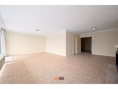 ruim 3-slpk appartement met parking te sint-michiels