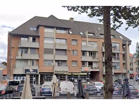 duplex appartement met zicht op de markt