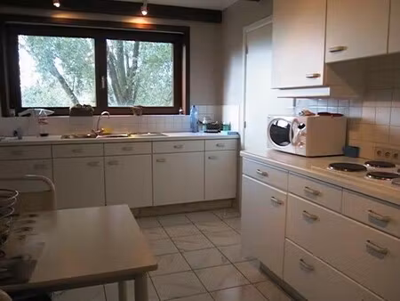 centraal gelegen ruim appartement met 2 slaapkamers.