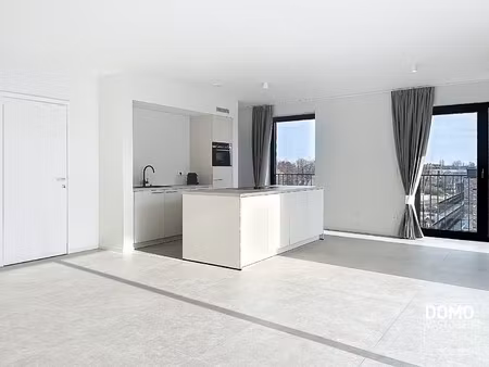 penthouse met 2 slaapkamers  ruim terras en autostandplaats te kermt