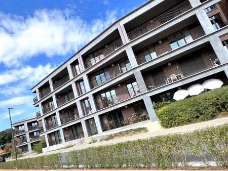 gemeubeld 2slpk appt met terras en autostaanplaats!