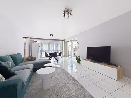 lichtrijk appartement met 2 slaapkamers + garage