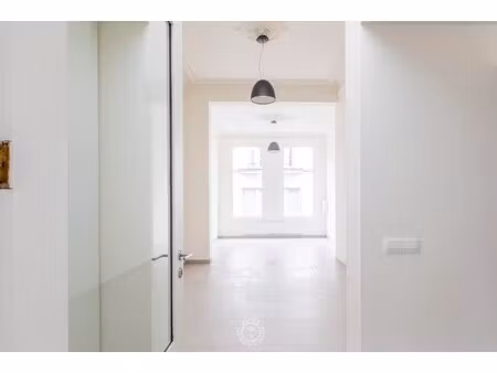 prachtig gelijkvloers appartement met 2 slaapkamers
