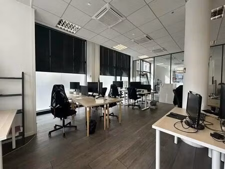 location bureaux 234 m² à 786 m²