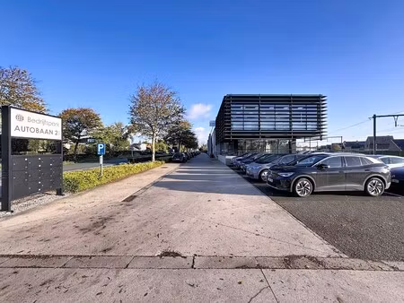 exclusieve kantoorruimte (380 m²) met uitstraling op toplocatie (op 500m van autosnelwegen