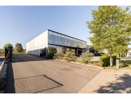 moderne bedrijfsruimte met kantoren  showroom en loods in bellegem (bedrijventerrein emdek