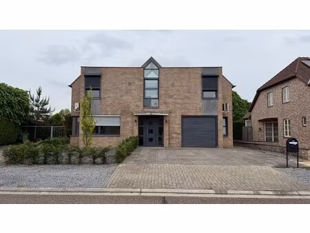 ruime gezinswoning met 5+ slpks te huur