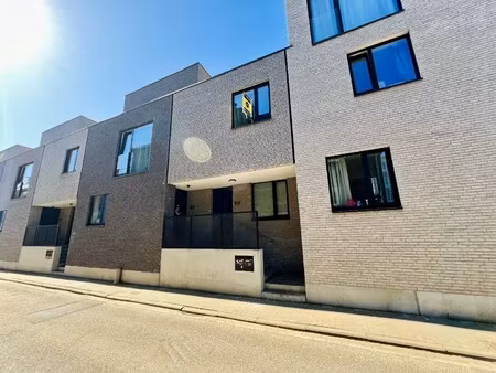 prachtige rijwoning in centrum met 2 slpks en terras