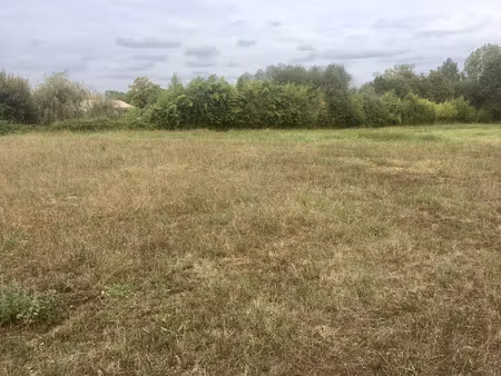 terrain à bâtir de 615 m² à saint-andre-de-cubzac (33)