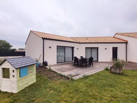 vente maison 8 pièces  110.00m²  la boissière