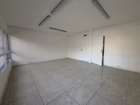 location local commercial 85m² baie mahault 97122