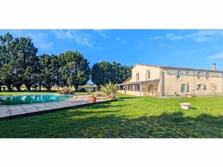 élégance et sérénité : magnifique maison 7 pièces avec piscine