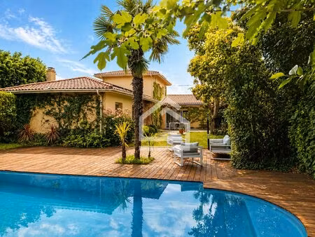 rare - villa de plus de 220 m2 avec piscine  vaste jardin arboré et studio attenant de 40.