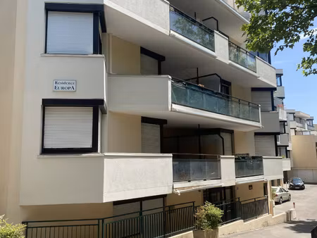 garage fermé et sécurisé de 12 44 m2 - quartier assas / père