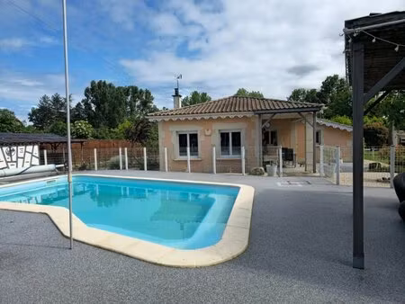 plain pied de 5 pièces 102 m² piscine  garage   pool house