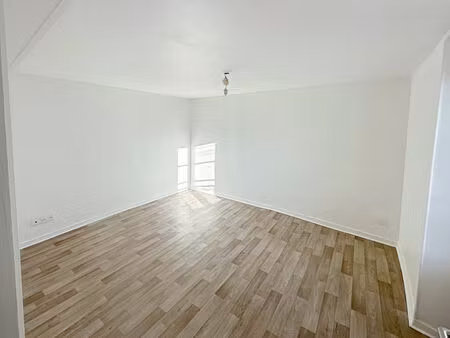 location appartement 2 pièces  31.28m²  guignes