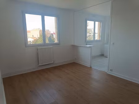 location appartement 2 pièces  43.02m²  alfortville