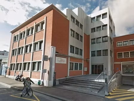 location bureaux 420 m² à 931 m²