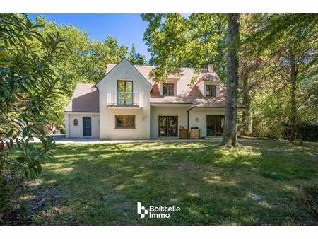 maison traditionnelle noisy sur ecole 5 chambres   cadre arboré  terrain 2766m2  proche fo
